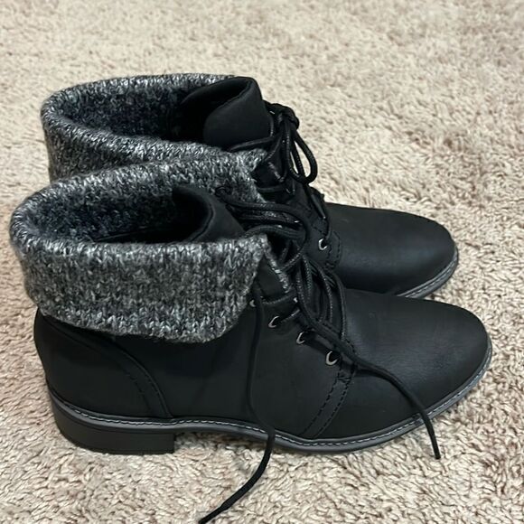 Cliffs by White Mountain Women’s Elinor Black Lace-Up Boots - Picture 2 of 8